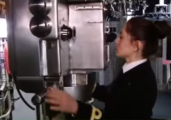 Αυτή είναι η πρώτη Ελληνίδα που υπηρετεί σε υποβρύχιο του Στόλου (Video) - Media