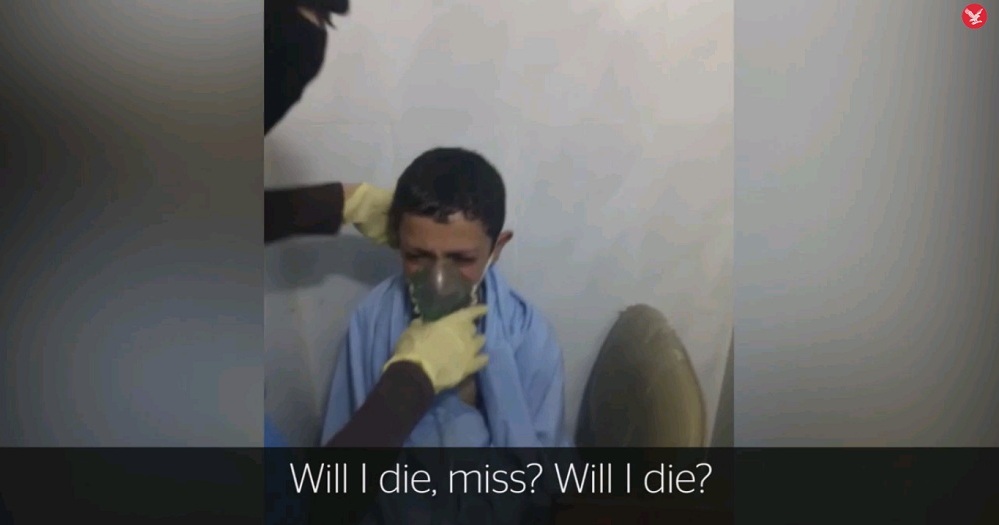 Τραγική φιγούρα το αγόρι που εισέπνευσε αέριο χλωρίου στο Χαλέπι - Ρωτάει τους γιατρούς: «Θα πεθάνω;» (Video) - Media