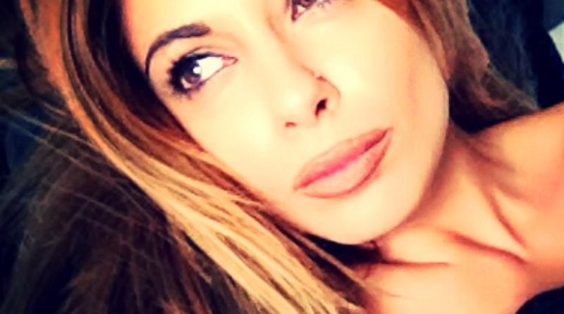 Η Αρναούτη δημοσιεύει υβριστικά μηνύματα και προειδοποιεί: Εσείς που λέτε πολλά προσέχετε μην σας πετύχω  - Media