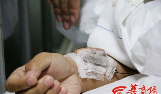 Επαναστατική εγχείρηση στην Κίνα: Μεγαλώνει το αυτί του μέσα στο χέρι του - Media