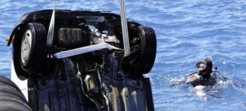 Αυτοκίνητο έπεσε στη θάλασσα στη Ν.Πέραμο - Σώος ο οδηγός - Media