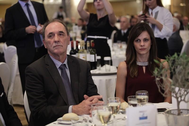 «Έκλεψαν» τα φλας στη Βουλή:Το ντεκολτέ της Αχτσιόγλου και το αποκαλυπτικό φόρεμα της Μάρκου (Photos) - Media