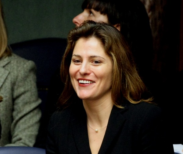 Μπέττυ Μπαζιάνα: «Αμερικανιά ο τίτλος Πρώτη Κυρία» - Media