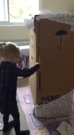 Η συγκινητική αντίδραση ενός 4χρονου κοριτσιού που λαμβάνει δώρο τον… μπαμπά της (Video) - Media
