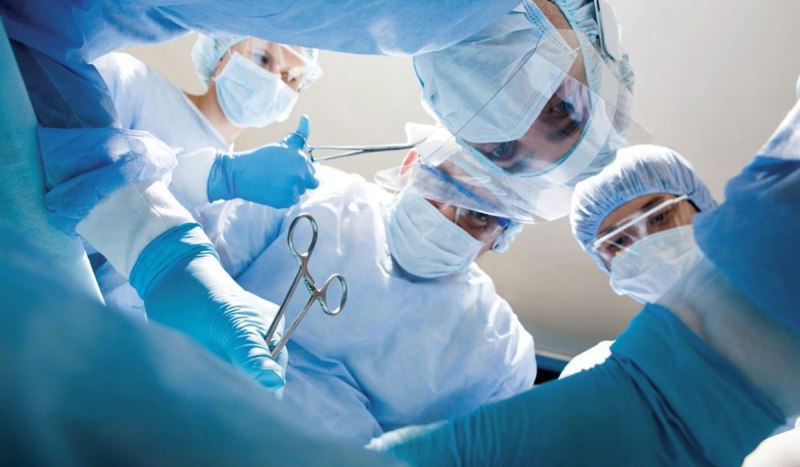 Πρωτοποριακή επέμβαση στην Κρήτη: Χειρούργησαν εγκέφαλο σε ξύπνιο ασθενή - Media