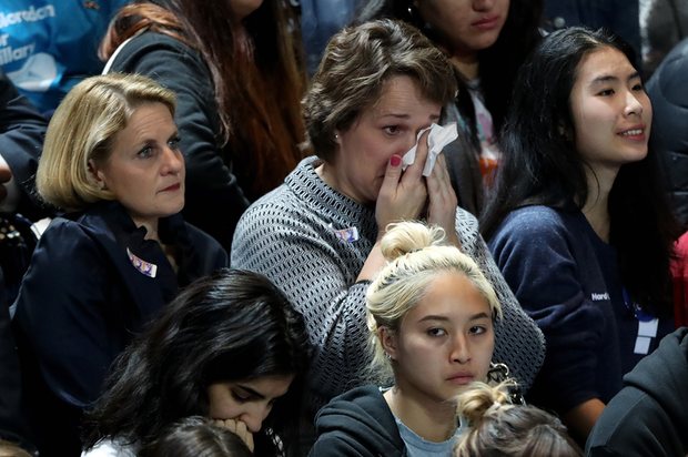 Δάκρυα και θλίψη στο στρατόπεδο της Κλίντον - «Δεν περίμενα ότι υπάρχει τόσο μίσος στη χώρα» - Media