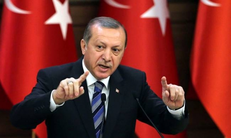 Λύθηκε το μυστήριο: Γιατί ο Ερντογάν χαιρετά μόνο με τα τέσσερα δάκτυλα (Photos) - Media