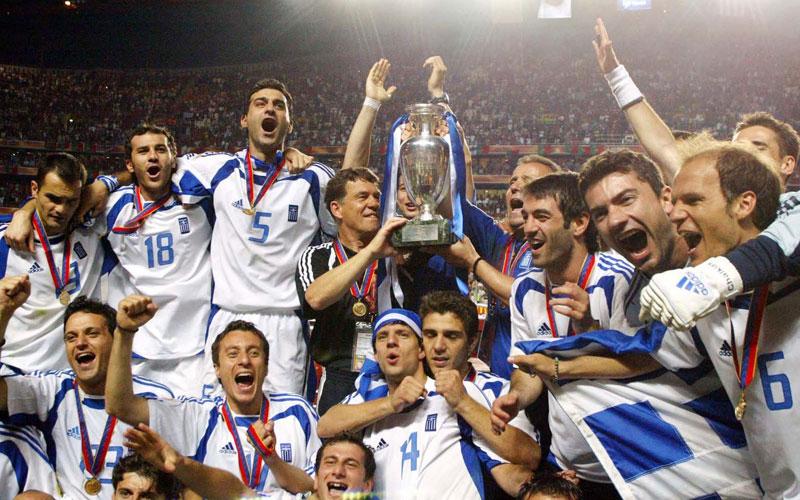 Συνάντηση Τσίπρα με τη θρυλική ομάδα του 2004 - Media