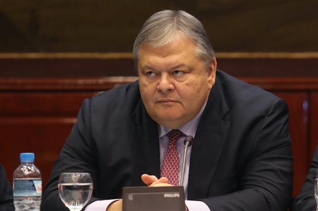 Βενιζέλος: Όχι ίσες αποστάσεις αλλά καθαρό προγραμματικό λόγο - Media