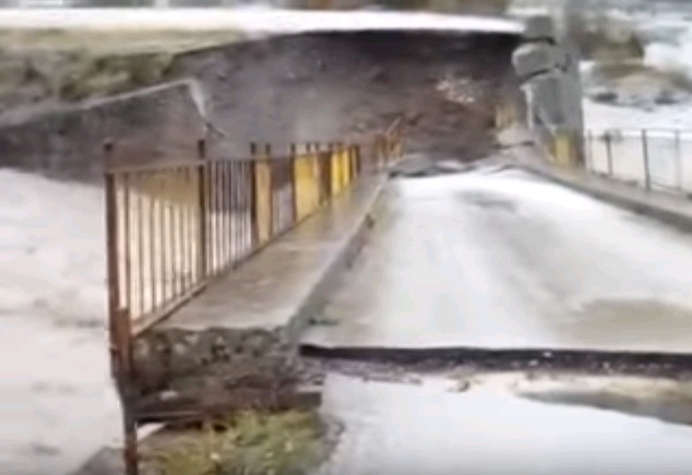 Ιωάννινα: Κατέρρευσε η γέφυρα στο χωριό Λαγκάδα (Video) - Media