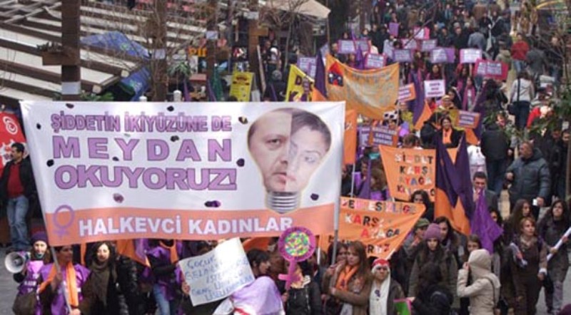 Σάλος στην Τουρκία: Εγκρίθηκε νομοσχέδιο που αθωώνει βιαστές ανηλίκων, αν παντρευτούν τα θύματά τους - Media
