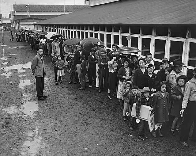 «Η Αμερική επιστρέφει στις πιο μαύρες σελίδες της ιστορίας της» -Στρατόπεδα συγκέντρωσης για μετανάστες θέλουν συνεργάτες του Τραμπ - Media