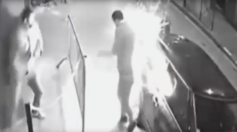 Εξεράγη το ηλεκτρονικό του τσιγάρο και πήρε φωτιά (Video) - Media