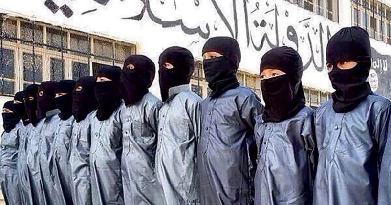 Νέα φρίκη του ISIS: Παιδιά δολοφονούν κατασκόπους και απειλούν τον Πούτιν (Video-σκληρές εικόνες) - Media