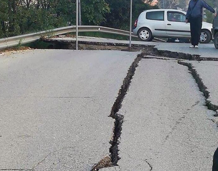 Ιταλία: Κατά 70 (!) εκατοστά μετακινήθηκε το έδαφος από τους σεισμούς - Media