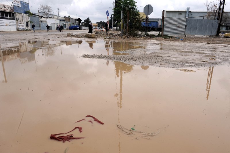 Ένας νεκρός από την κακοκαιρία - «Πνίγηκε» η χώρα - Media