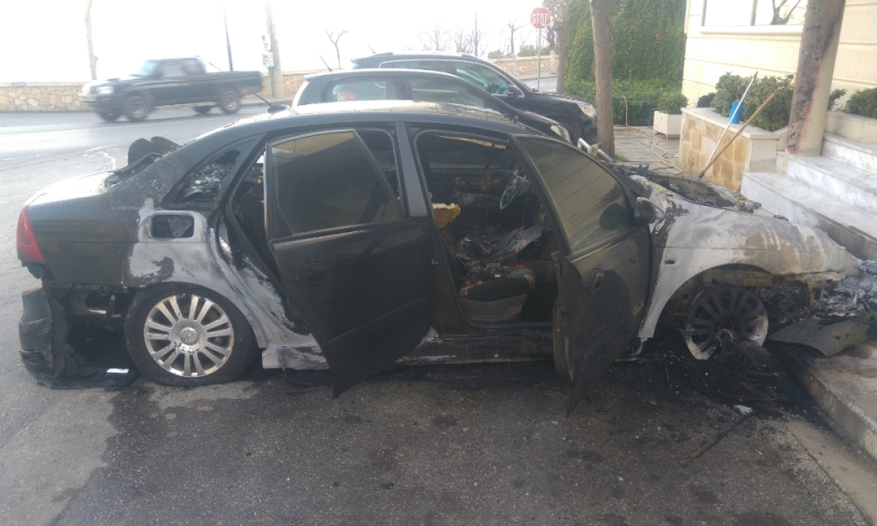 Χανιά: Στην... πυρά αυτοκίνητο του Διπλωματικού Σώματος  - Media