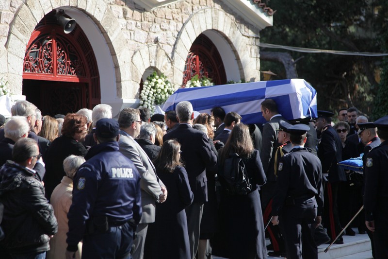 Με τιμές αρχηγού κράτους η κηδεία του Κωστή Στεφανόπουλου (Photos) - Media