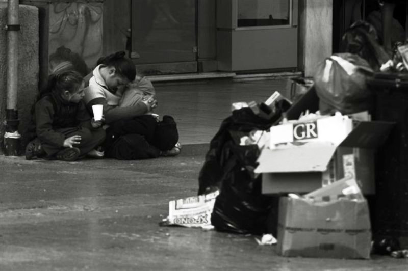 Έχε το νου σου στο παιδί: Ένα στα τέσσερα παιδιά στην Ε.Ε. κινδυνεύει από φτώχεια - Media