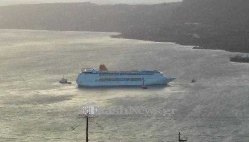 Κρουαζιερόπλοιο δυσκολεύτηκε να «δέσει» στο λιμάνι Χανίων λόγω ανέμων (Photo) - Media