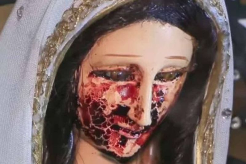 Πανικός στη Βολιβία: Άγαλμα της Παναγίας «κλαίει» δάκρυα από αίμα (Video) - Media