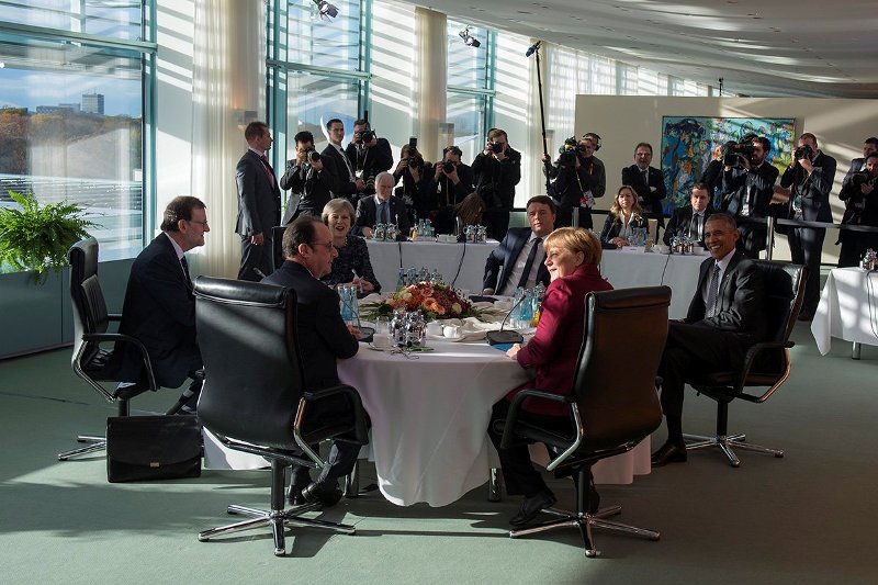 Βερολίνο: Στη σκιά της εκλογής Τραμπ η μίνι σύνοδος κορυφής με Ομπάμα, Μέρκελ, Ολάντ, Μει, Ραχόι και Ρέντσι - Media