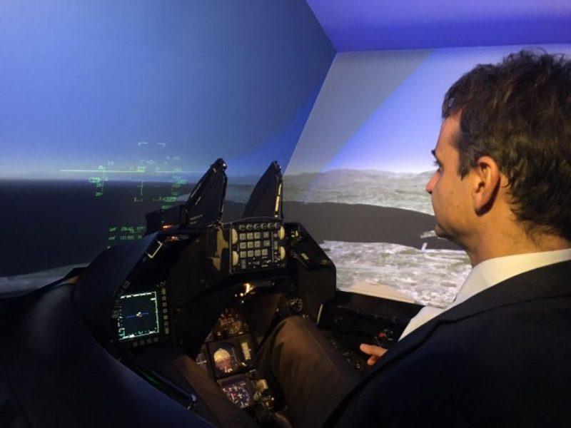 Ο Κυριάκος Μητσοτάκης πιλοτάρει F16 - Media