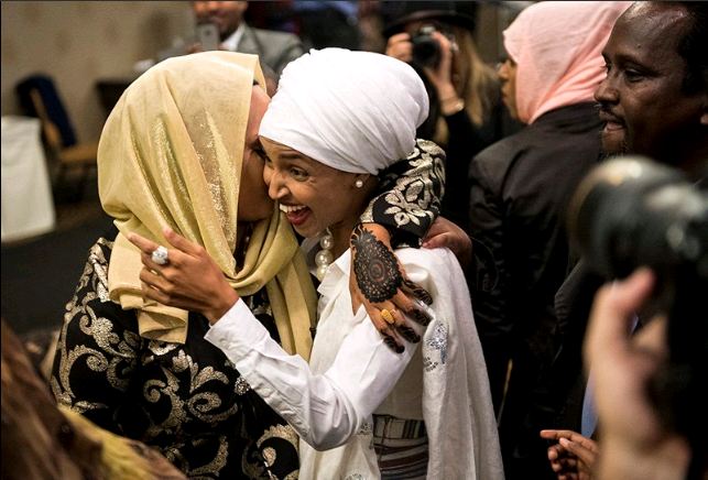 Εκλογές ΗΠΑ: Αυτή είναι η πρώτη μουσουλμάνα σομαλικής καταγωγής που εκλέχθηκε στη  Βουλή των Αντιπροσώπων (Photos) - Media