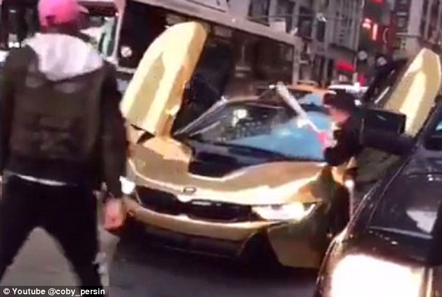 Κανείς δεν παίζει με τα νεύρα των Νεοϋορκέζων οδηγών (Video) - Media