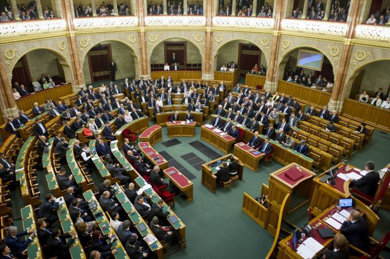 «Όχι» από το ουγγρικό κοινοβούλιο στο σχέδιο για την απαγόρευση μετεγκατάστασης προσφύγων στη χώρα - Media