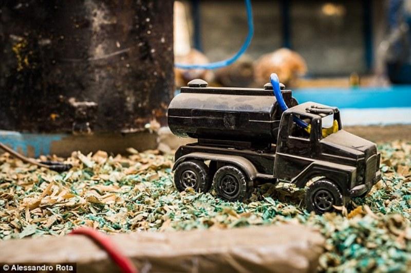 Οι τζιχαντιστές του ISIS παγιδεύουν παιδικά παιχνίδια με βόμβες (Photos) - Media
