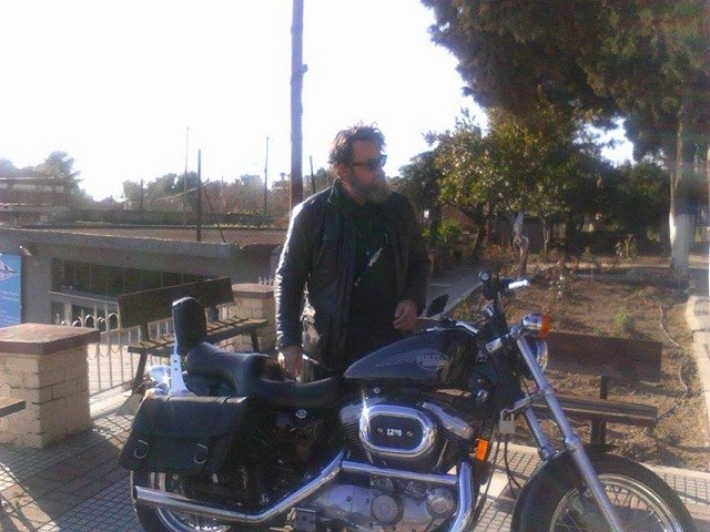 «Easy rider» με Harley ιερέας του Βόλου - Σάλος με την μετάθεσή του (Photo + Video) - Media
