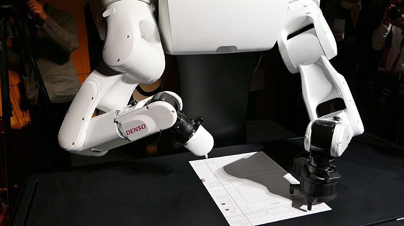 Απίστευτο: Ρομπότ δίνει εξετάσεις για το πανεπιστήμιο και αποτυγχάνει για 4η φορά - Media