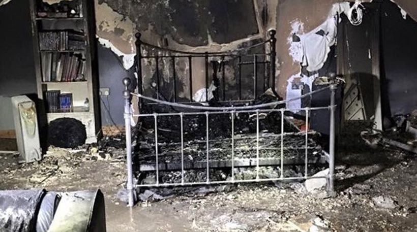 Δωμάτιο καταστράφηκε ολοσχερώς από φόρτιση κινητού (Photo) - Media