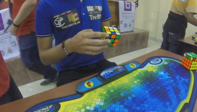 Νέο παγκόσμιο ρεκόρ ταχύτητας για τον κύβο του Ρούμπικ! (Video) - Media