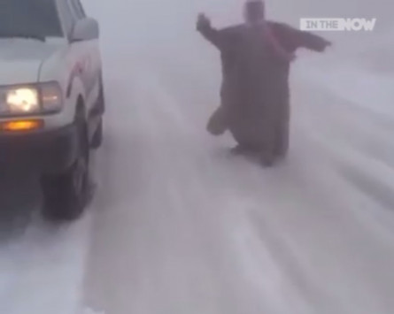 Αυτό κι αν είναι είδηση: Χιόνισε στη Σαουδική Αραβία! - Δείτε πως το... γιορτάζουν (Video) - Media