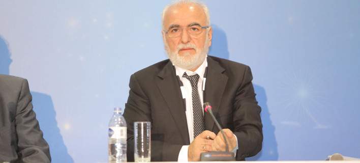 Με εμφάνιση παραλλαγής του ΠΑΟΚ και καπέλο κάτω από εικόνα του Παϊσιου ο Ιβάν Σαββίδης (Photo) - Media