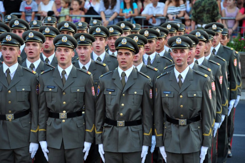 Στρατιώτες διαδήλωσαν στο κέντρο του Βελιγραδίου για καλύτερες συνθήκες εργασίας - Media