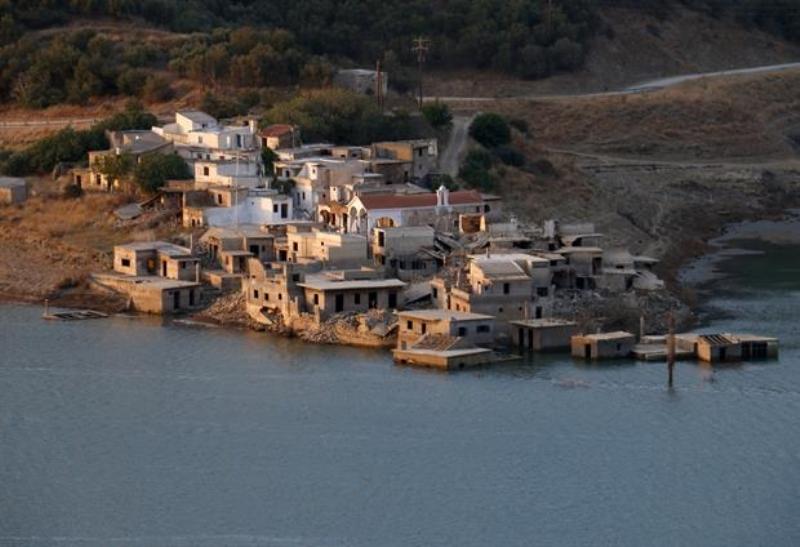 Σφεντύλι: Το χωριό στην Κρήτη που αρνείται να… βουλιάξει (Video) - Media