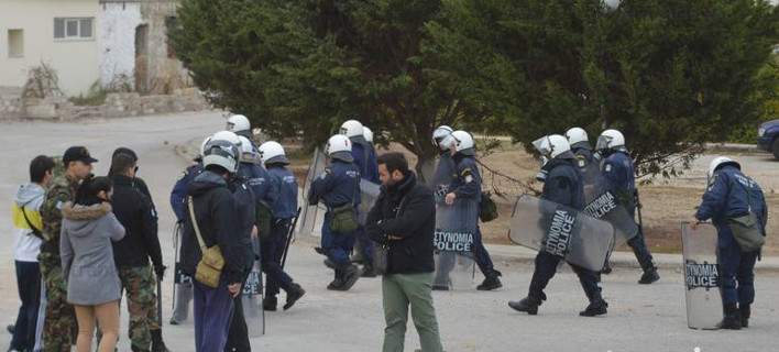 Επίθεση με μολότοφ σε καταυλισμό προσφύγων στη Χίο - Νέα ένταση στο νησί - Media