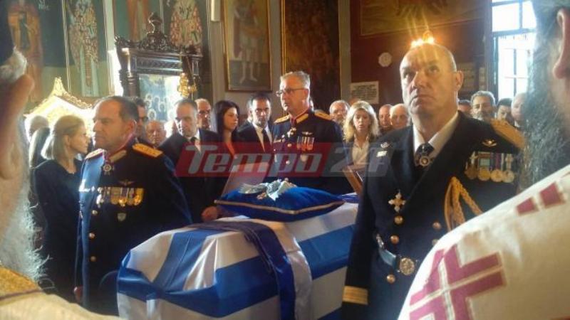 H Πάτρα αποχαιρετά τον Κωστή Στεφανόπουλο: Σε λαϊκό προσκύνημα η σορός του (Photos - Videos) - Media