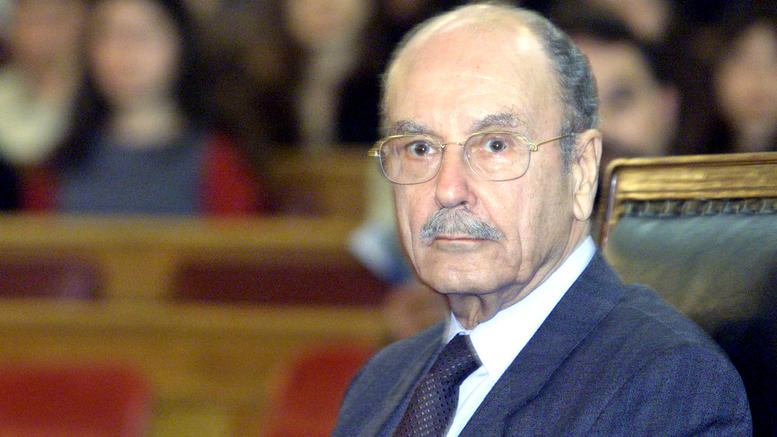 Στο νοσοκομείο σε σοβαρή κατάσταση ο Κωστής Στεφανόπουλος - Media