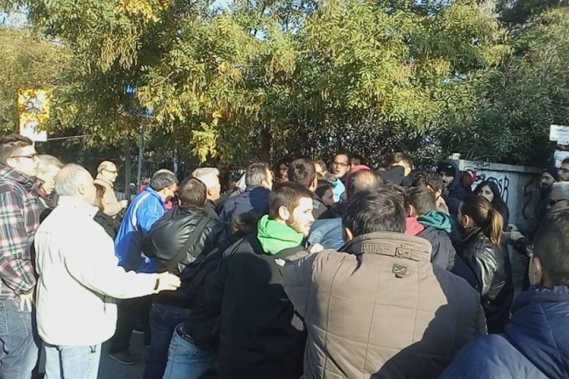 ΑΠΘ: Ένταση στην Πολυτεχνική Σχολή- Δεν άφησαν μέλη του ΣΥΡΙΖΑ να καταθέσουν στεφάνι - Media