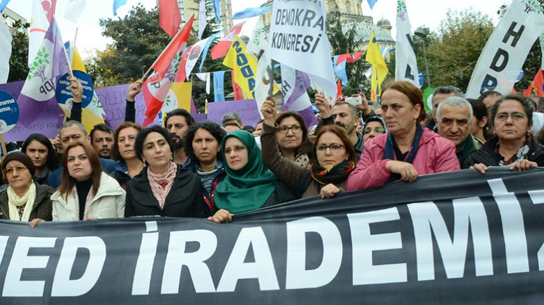 Φιλοκουρδικό κόμμα: Οι συλλήψεις βουλευτών σηματοδοτούν το τέλος της τουρκικής δημοκρατίας - Media