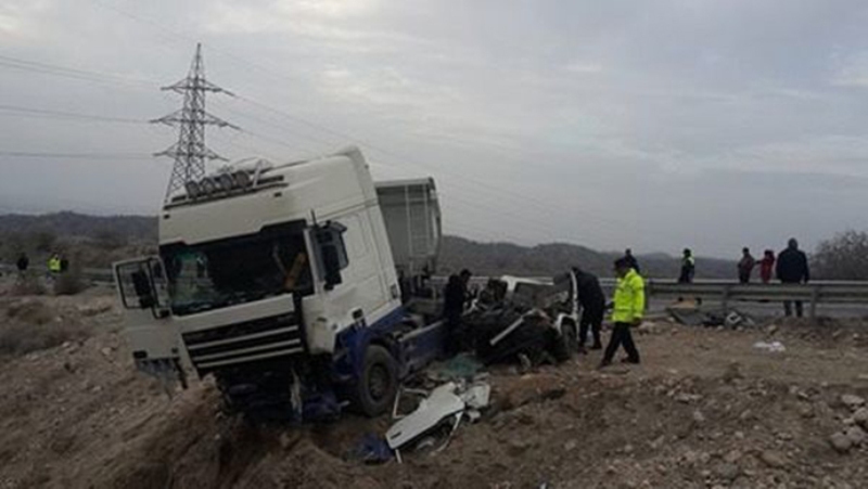 Τραγικό τροχαίο στα Κατεχόμενα: Τρεις νεκροί -εκ των οποίων δύο 16χρονες- από σύγκρουση λεωφορείου με φορτηγό (Video) - Media