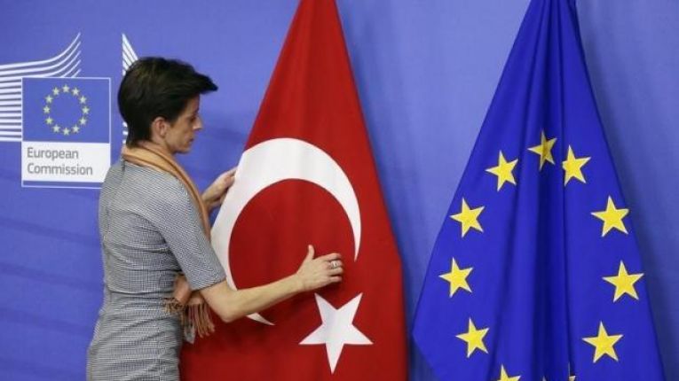 Γερμανοί αξιωματούχοι: Η Τουρκία δεν θα πάρει τη βίζα ούτε το 2017 - Media