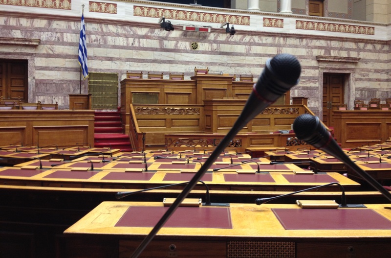 Ποιος υπουργός ζήτησε συγγνώμη για τα ελληνικά του;  - Media