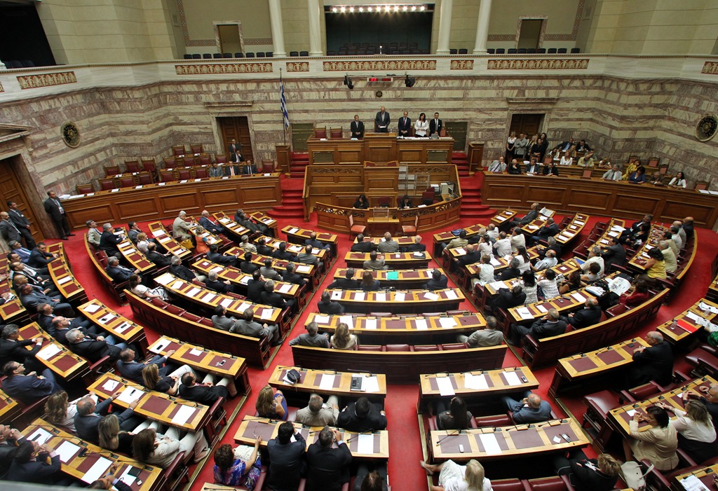 Βουλή: Κατατέθηκε νομοσχέδιο για τη χορήγηση ασύλου σε πρόσφυγες - Media