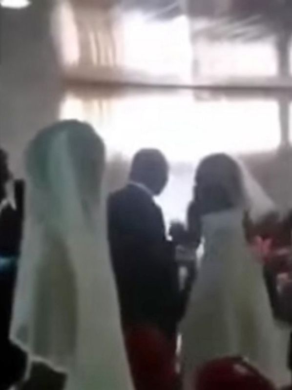 Χάος σε γάμο: Η ερωμένη εμφανίστηκε φορώντας ίδιο φόρεμα με την απατημένη νύφη (Video) - Media