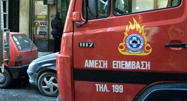 Πυρκαγιά με εγκλωβισμένο άντρα σε σοφίτα σπιτιού στη Λάρισα (Photo, Video) - Media